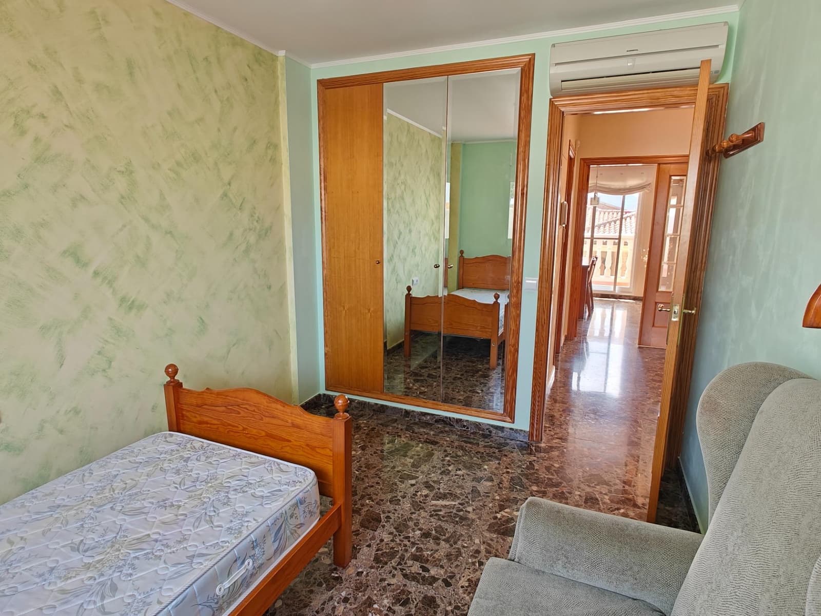 4 makuuhuone Rivitalo myytävänä paikassa Yatova mukana 
autotalli - 245 000 € (Ref: 9758895)