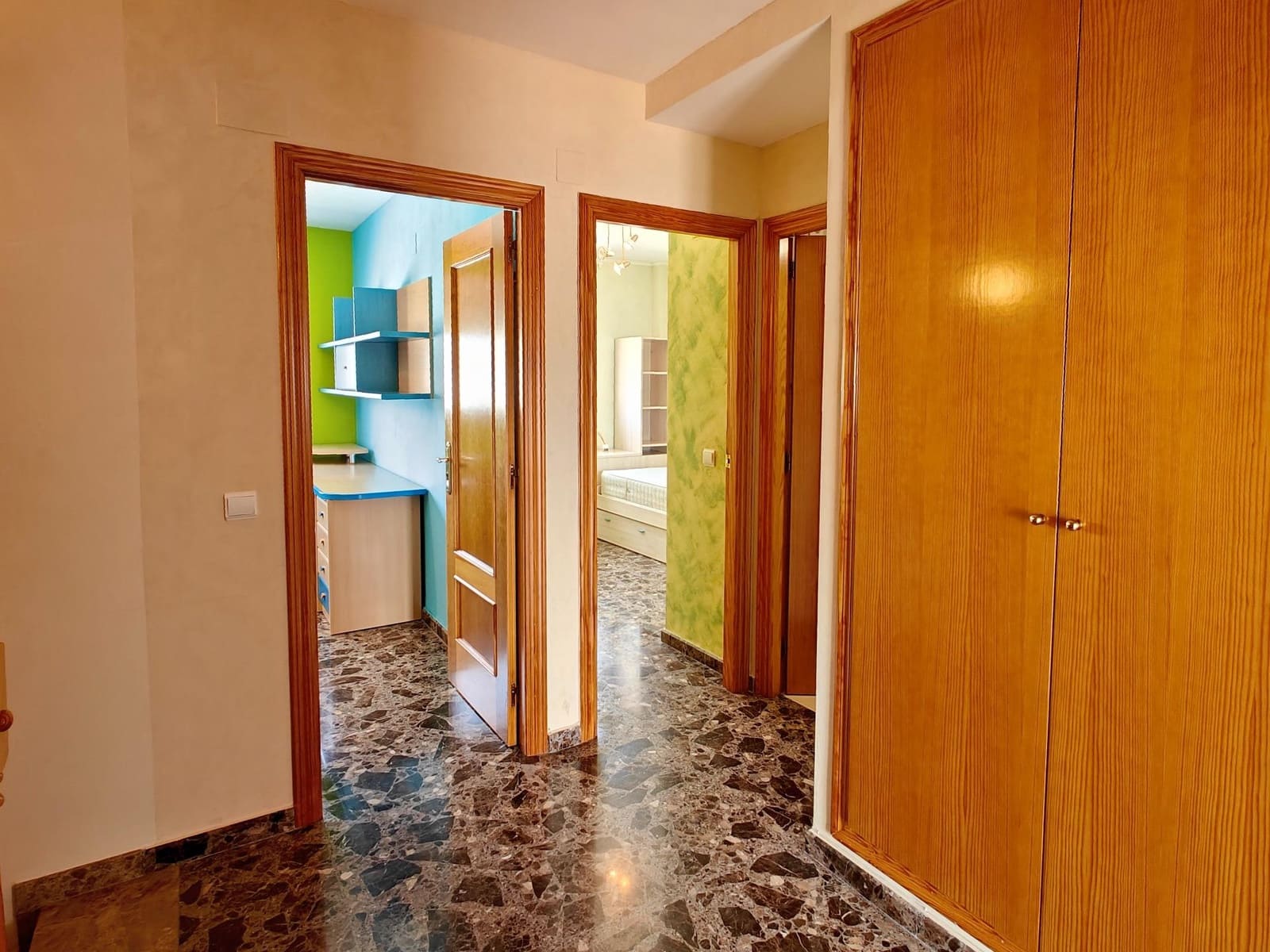 4 makuuhuone Rivitalo myytävänä paikassa Yatova mukana 
autotalli - 245 000 € (Ref: 9758895)