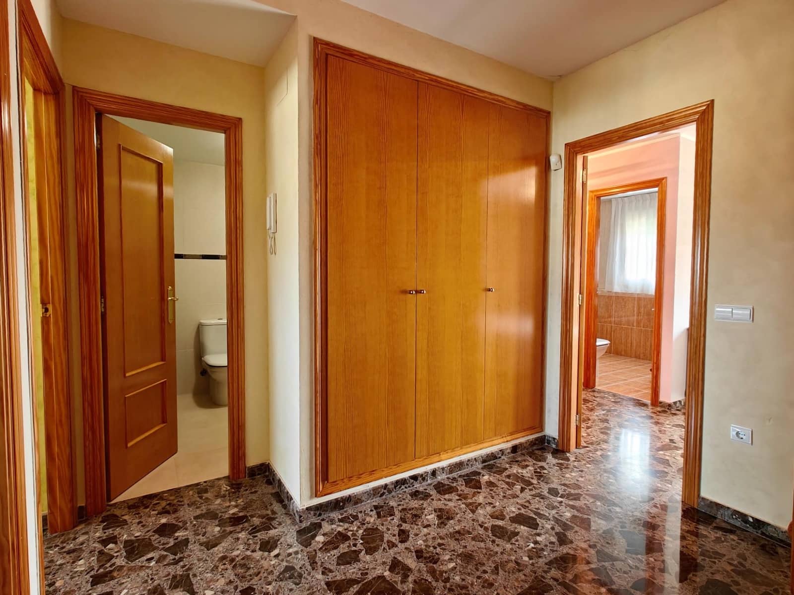 4 makuuhuone Rivitalo myytävänä paikassa Yatova mukana 
autotalli - 245 000 € (Ref: 9758895)