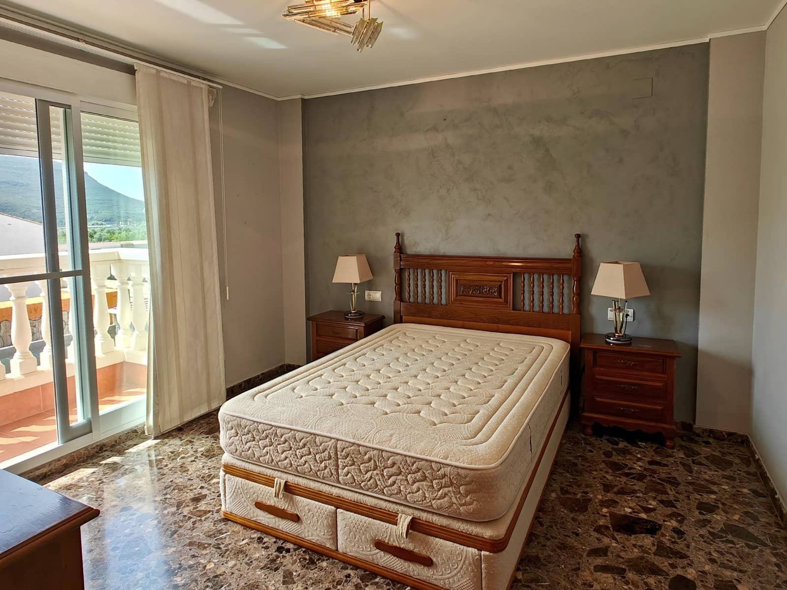 4 makuuhuone Rivitalo myytävänä paikassa Yatova mukana 
autotalli - 245 000 € (Ref: 9758895)