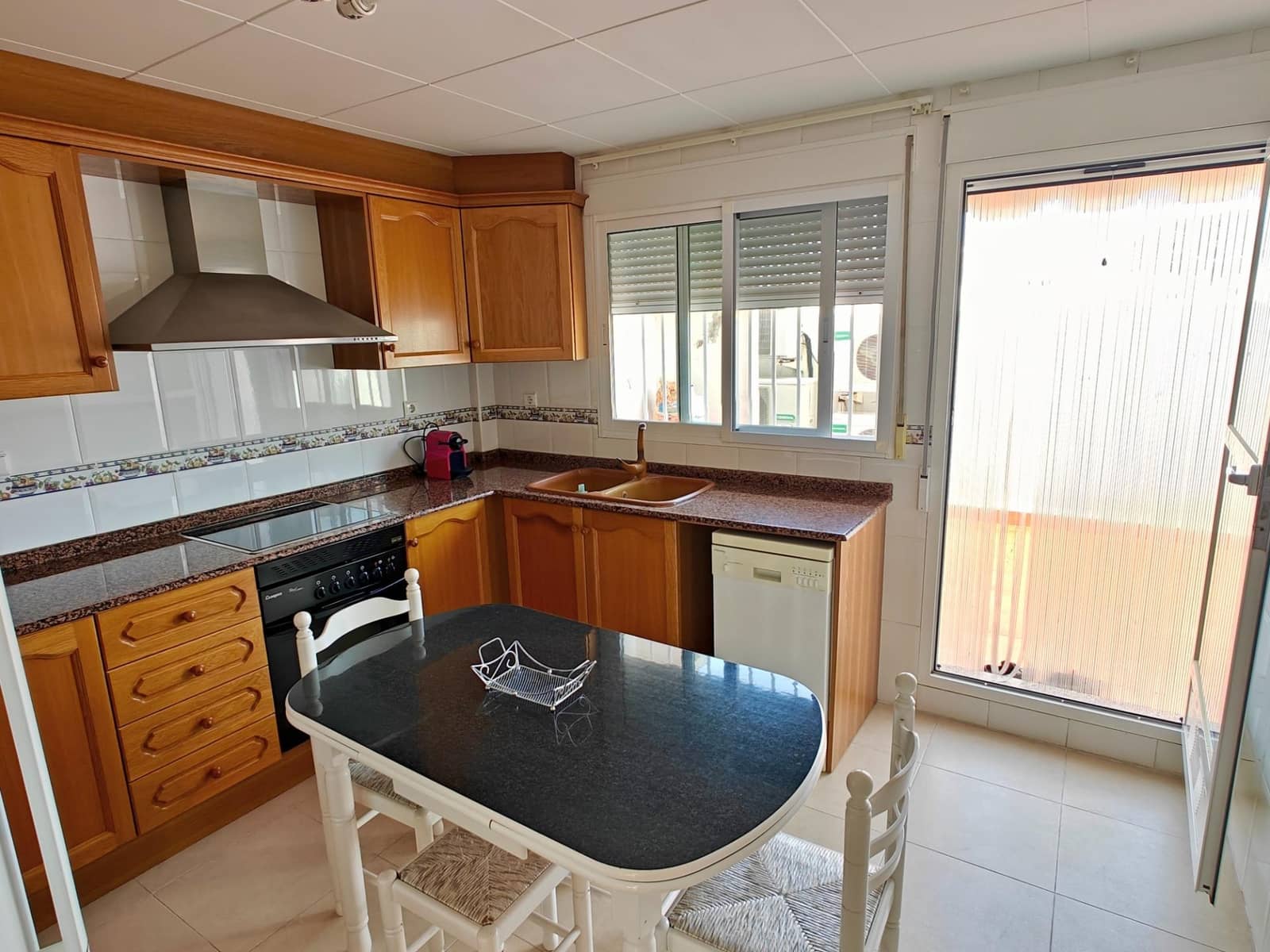 4 soveværelse Rækkehus til salg i Yatova med garage - € 245.000 (Ref: 9758895)