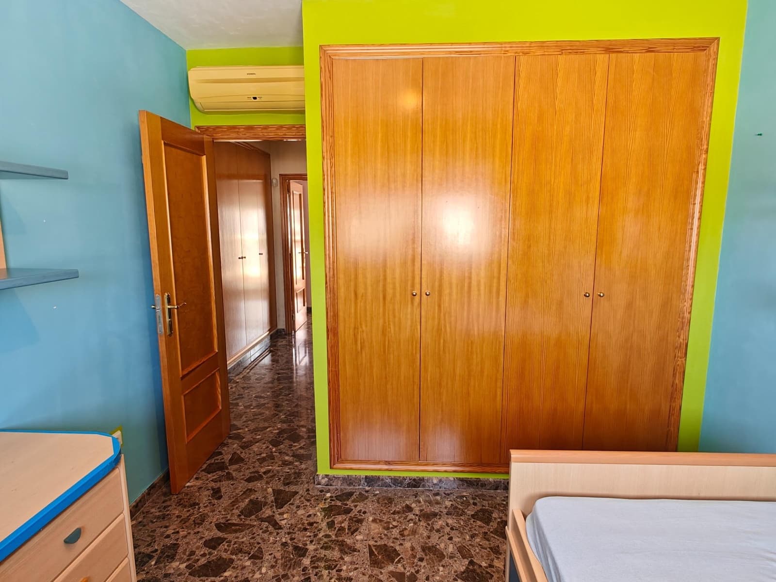 4 soveværelse Rækkehus til salg i Yatova med garage - € 245.000 (Ref: 9758895)