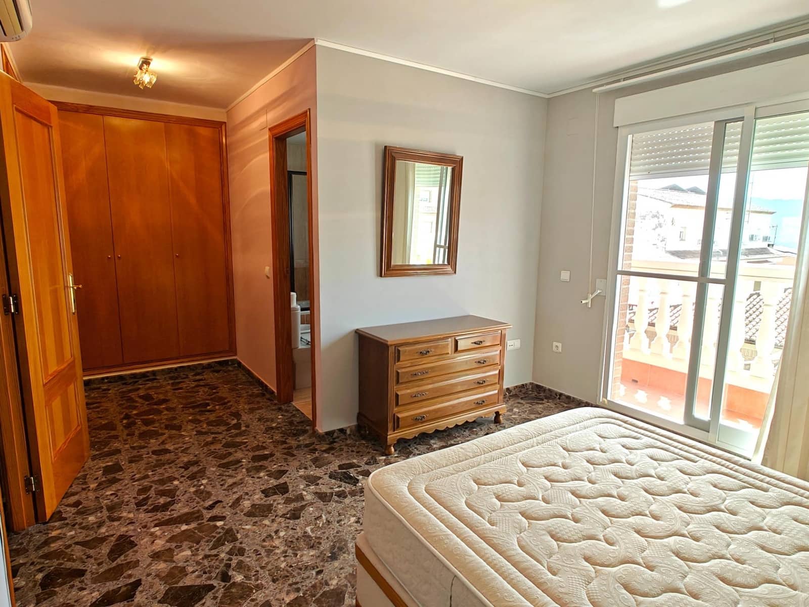 4 soveværelse Rækkehus til salg i Yatova med garage - € 245.000 (Ref: 9758895)