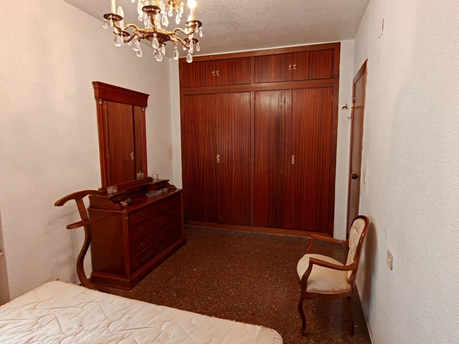 4 slaapkamer Flat te koop in Valencia stad met garage - € 495.000 (Ref: 9829032)