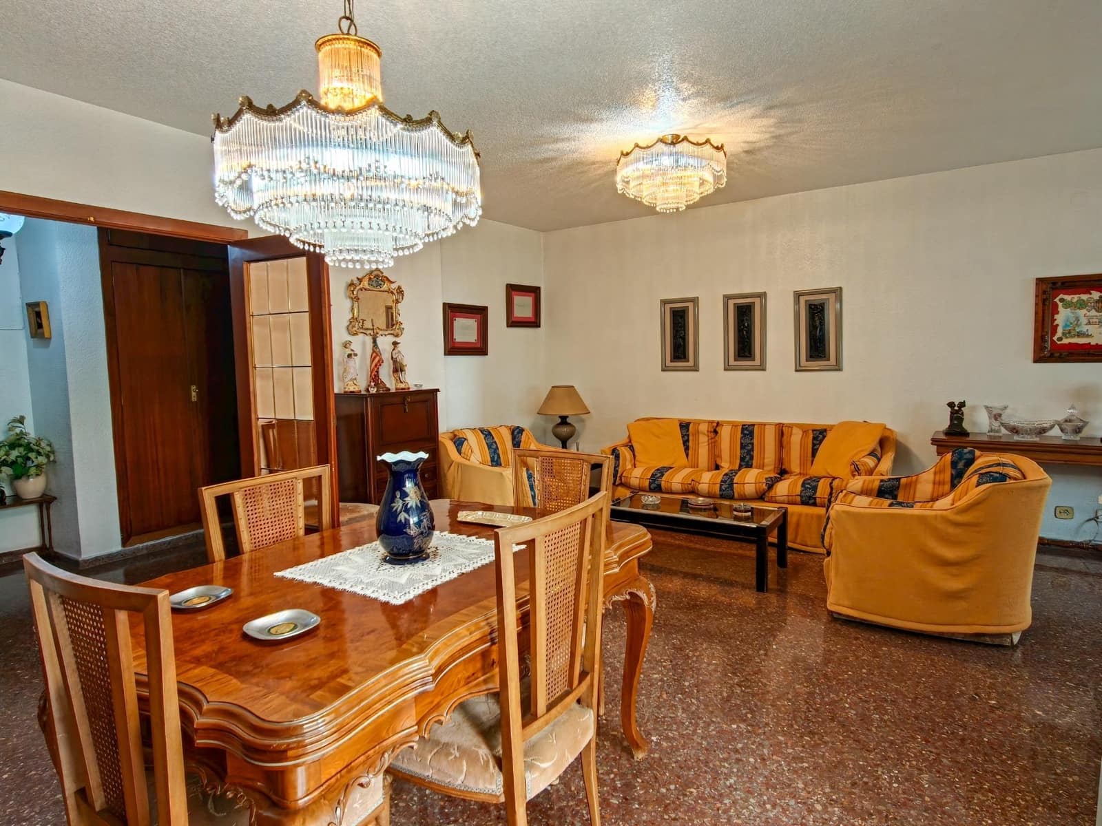 4 slaapkamer Flat te koop in Valencia stad met garage - € 495.000 (Ref: 9829032)