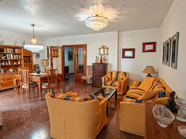 4 soveværelse Lejlighed til salg i Patraix, Valencia by med garage - € 495.000 (Ref: 9829032)