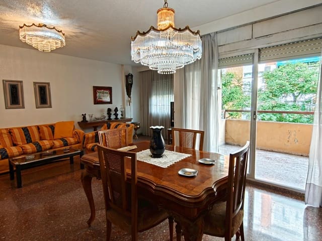 4 soveværelse Lejlighed til salg i Patraix, Valencia by med garage - € 495.000 (Ref: 9829032)