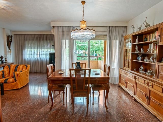 4 slaapkamer Flat te koop in Patraix, Valencia stad met garage - € 495.000 (Ref: 9829032)