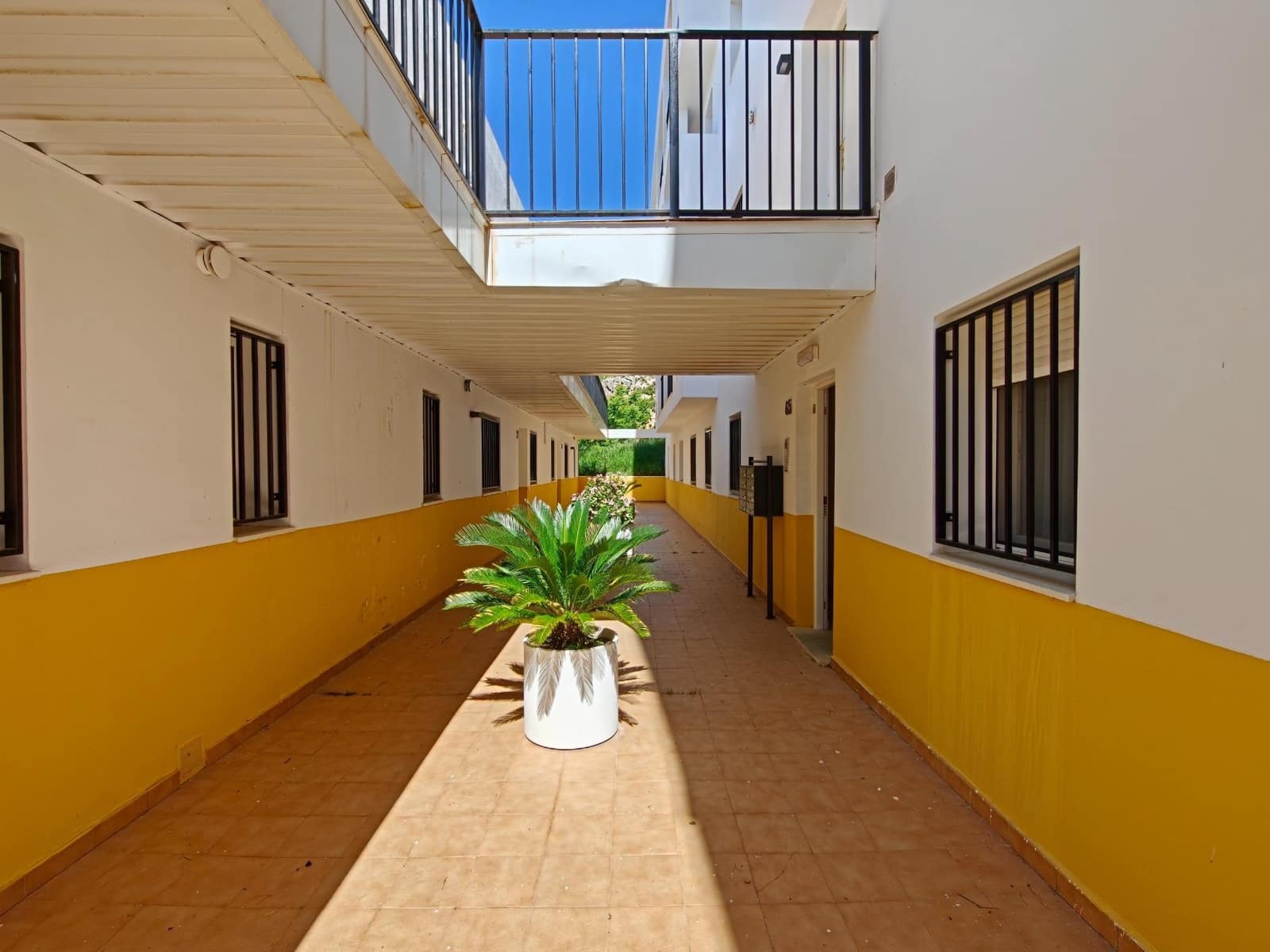 2 bedroom Flat for sale in Cortes de Pallas with garage - € 75,000 (Ref: 9831299)