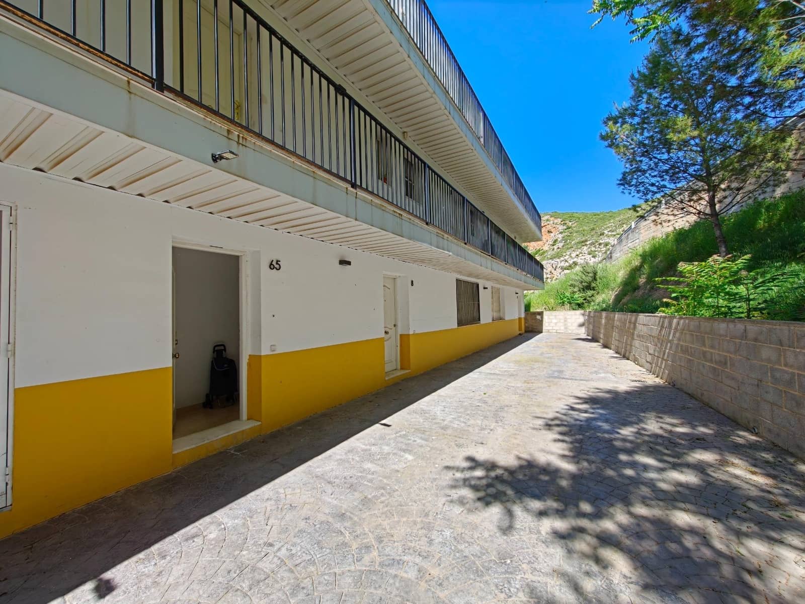2 bedroom Flat for sale in Cortes de Pallas with garage - € 75,000 (Ref: 9831299)