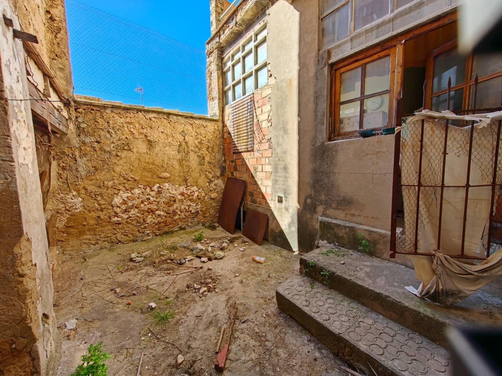 3 bedroom Townhouse for sale in Bunol with garage - € 95,000 (Ref: 9860042)