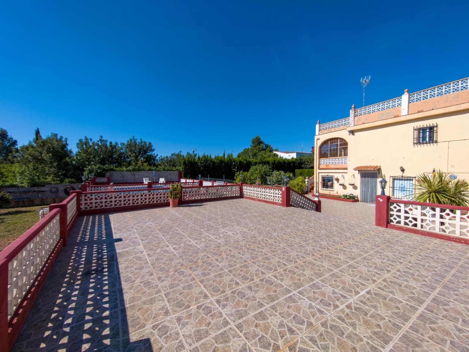 Chalet de 3 habitaciones en Buñol en venta con piscina garaje - 230.000 € (Ref: 9865128)