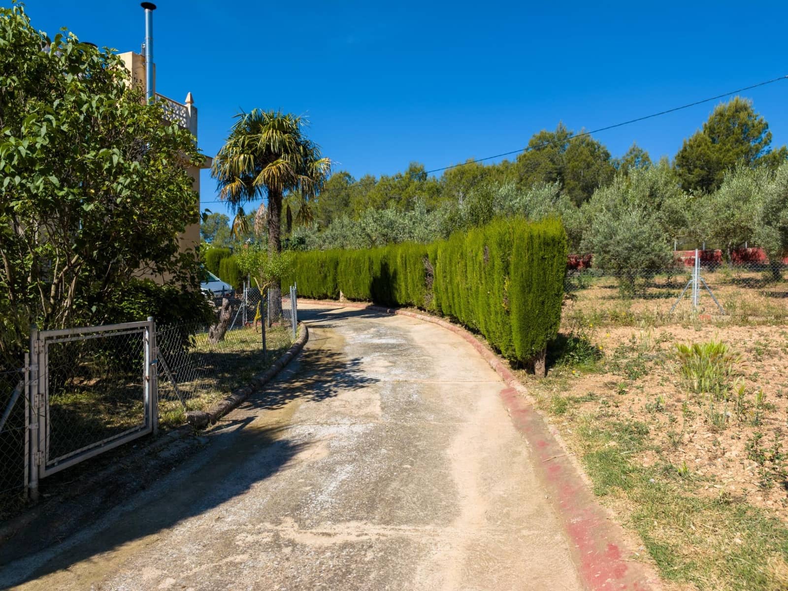 Chalet de 3 habitaciones en Buñol en venta con piscina garaje - 230.000 € (Ref: 9865128)