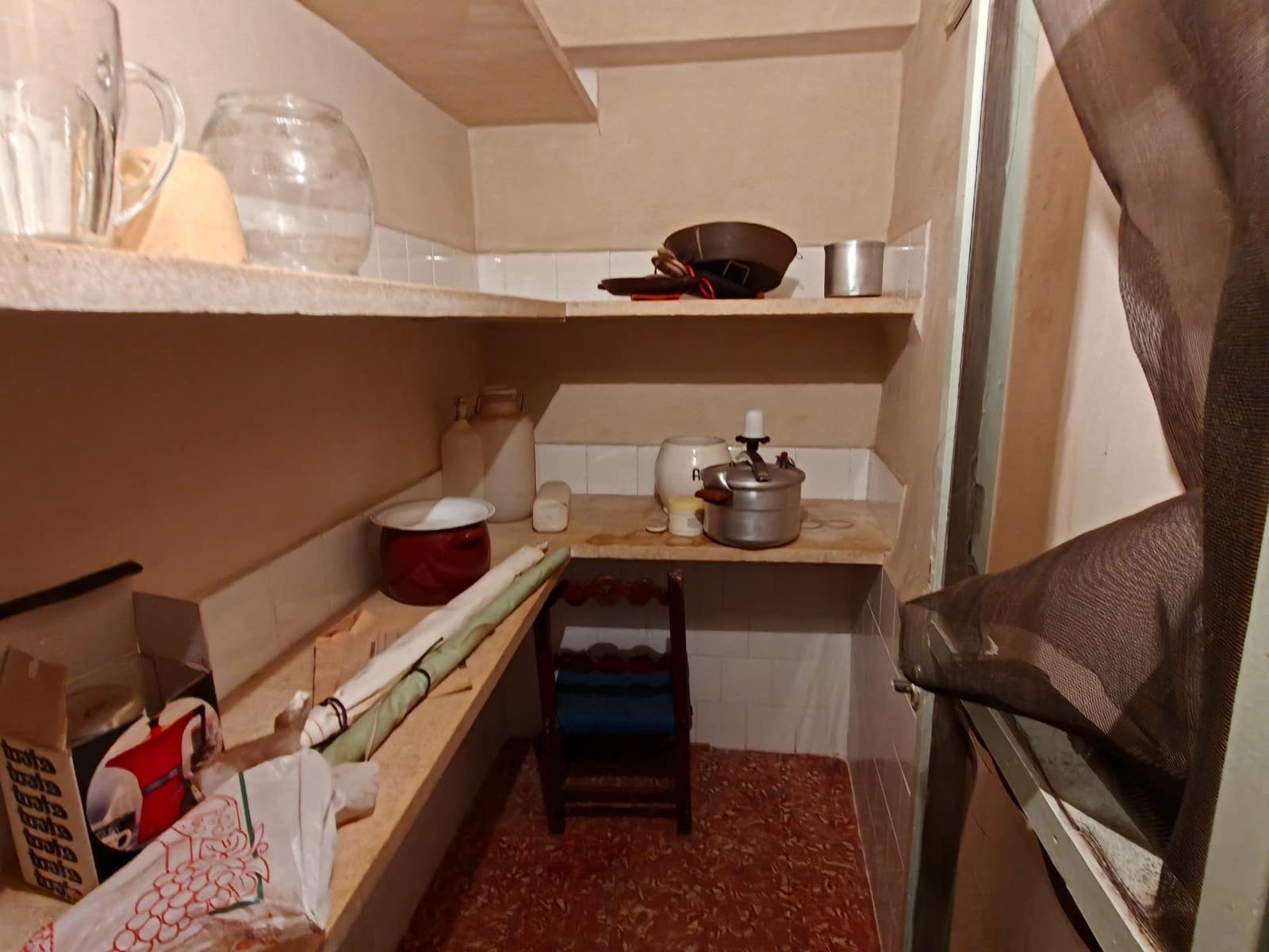 Casa de 3 habitaciones en Buñol en venta - 70.000 € (Ref: 9893793)