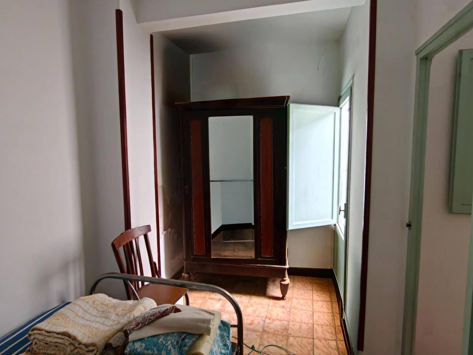 Casa de 3 habitaciones en Buñol en venta - 70.000 € (Ref: 9893793)