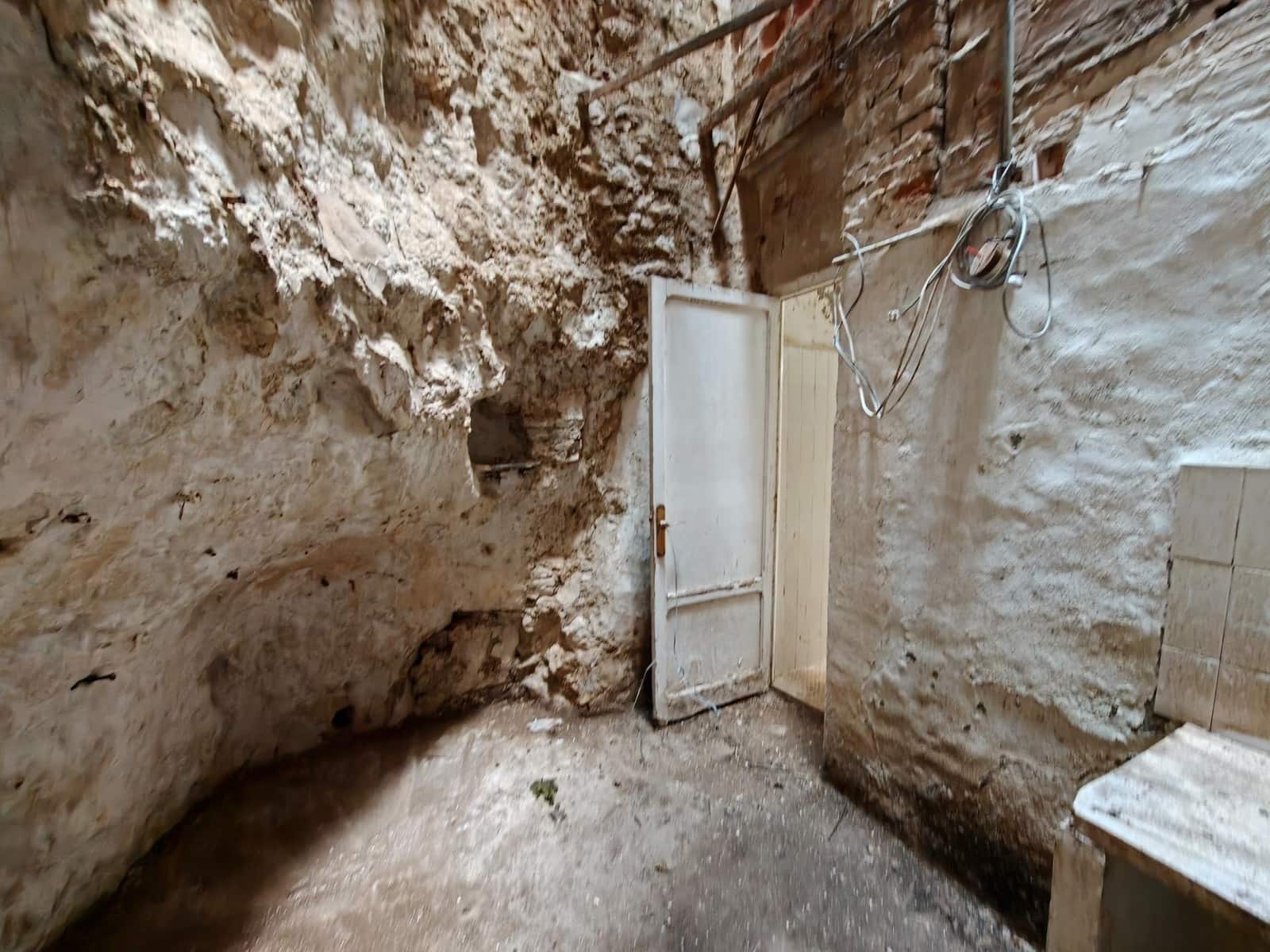 Casa de 3 habitaciones en Buñol en venta - 70.000 € (Ref: 9893793)