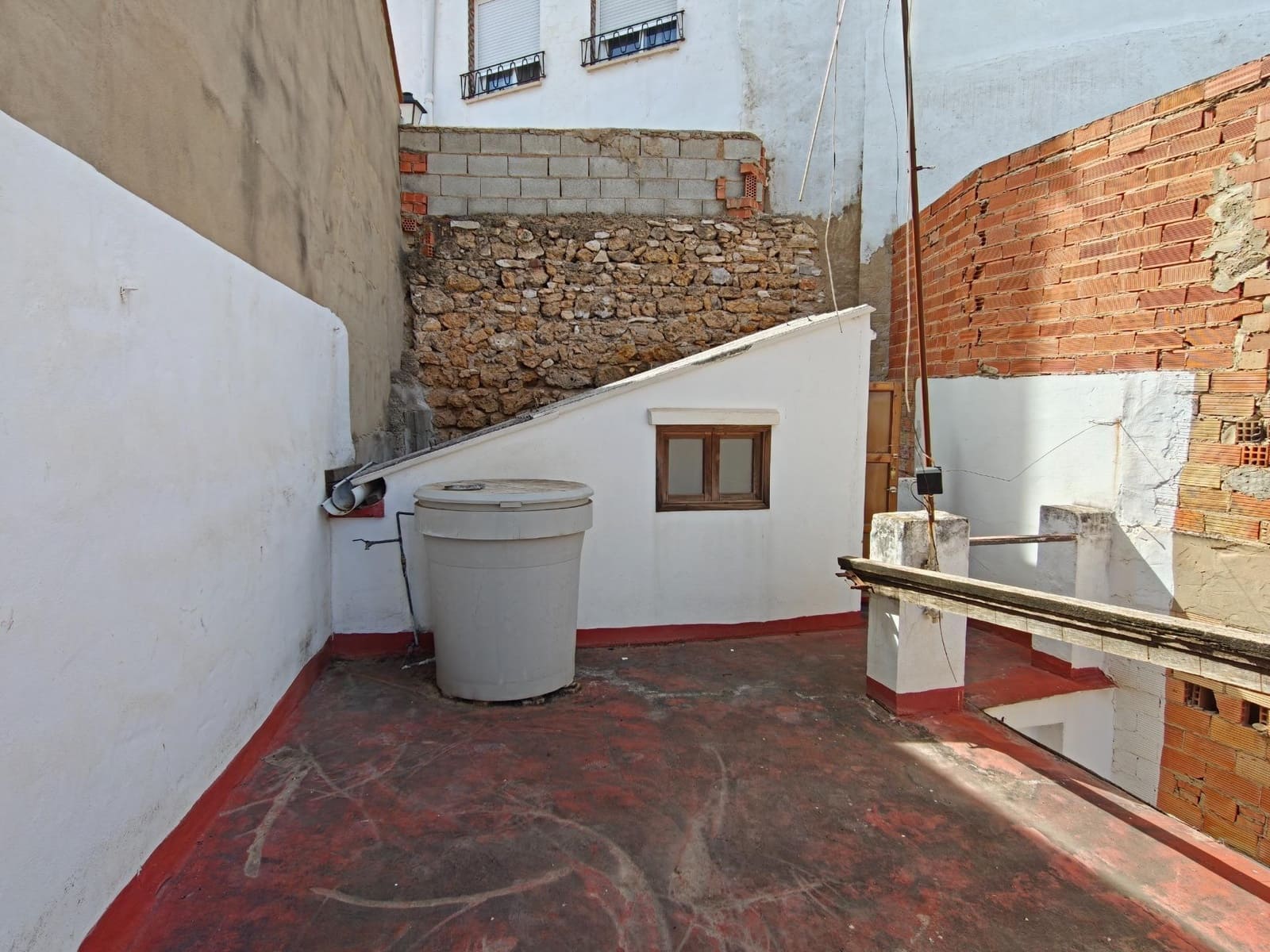 Casa de 3 habitaciones en Buñol en venta - 70.000 € (Ref: 9893793)