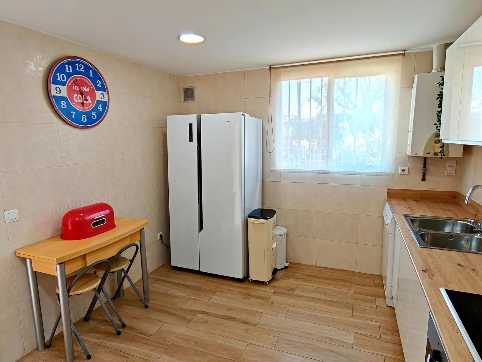 4 soverom Rekkehus til salgs i San Antonio de Benageber med svømmebasseng garasje - € 499 000 (Ref: 9910976)