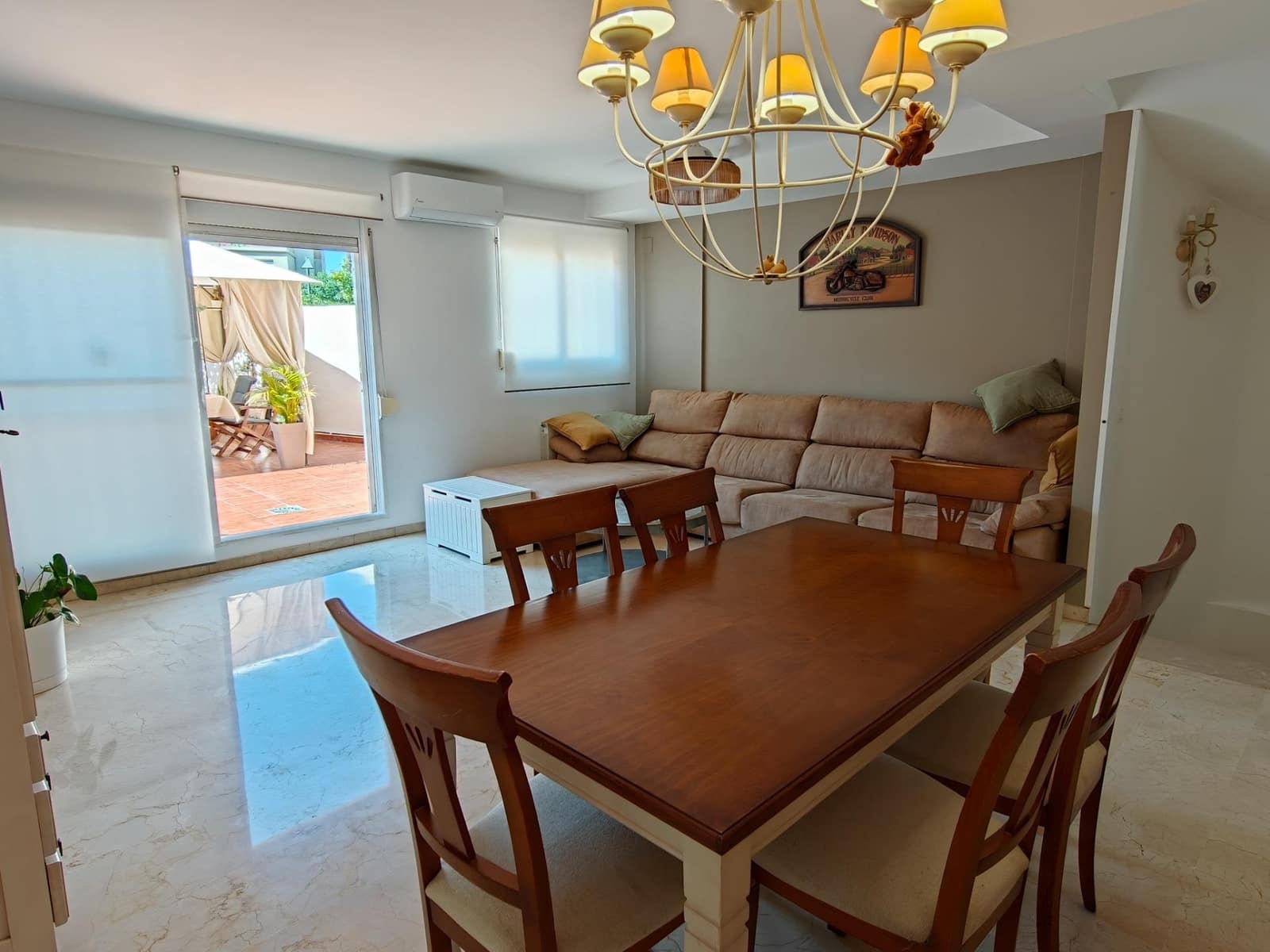 4 soverom Rekkehus til salgs i San Antonio de Benageber med svømmebasseng garasje - € 499 000 (Ref: 9910976)