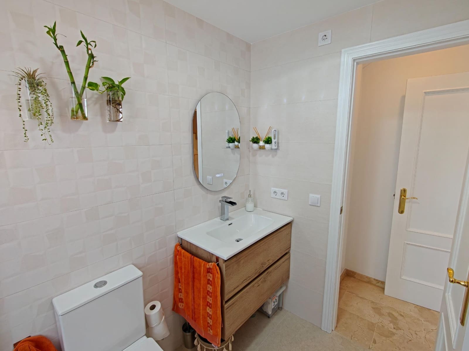 4 soverom Rekkehus til salgs i San Antonio de Benageber med svømmebasseng garasje - € 499 000 (Ref: 9910976)