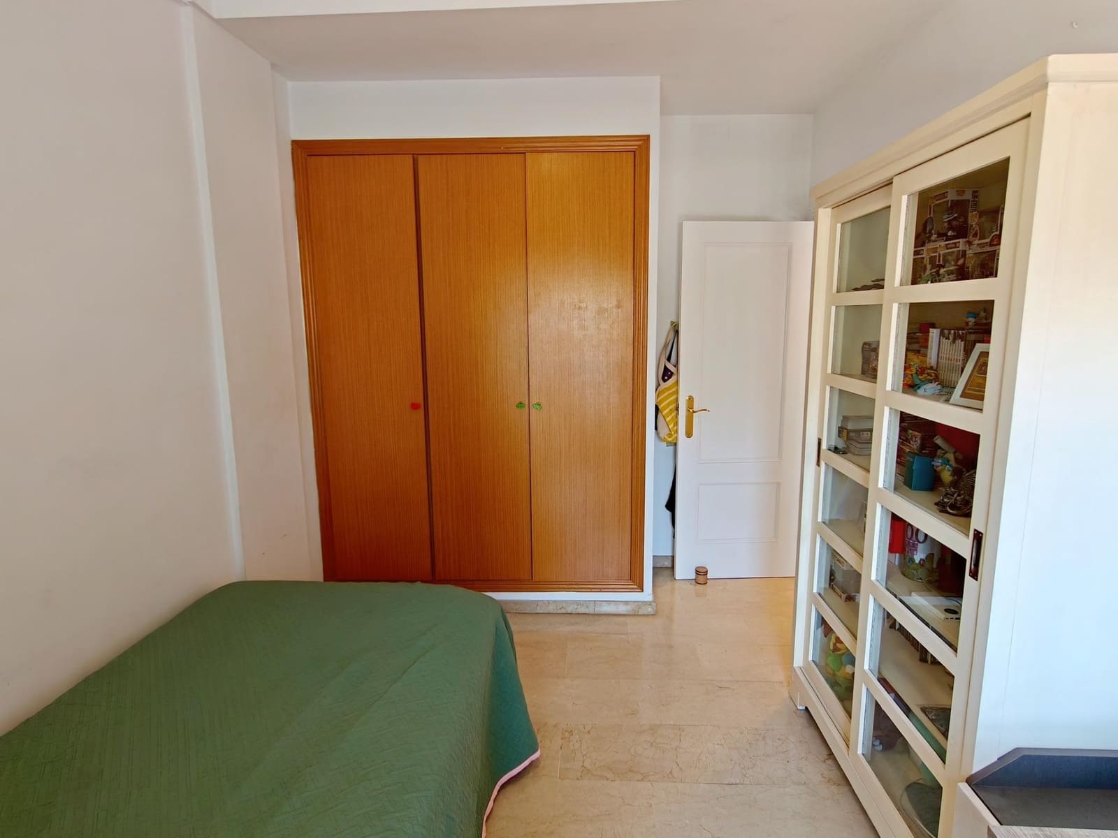 4 soverom Rekkehus til salgs i San Antonio de Benageber med svømmebasseng garasje - € 499 000 (Ref: 9910976)