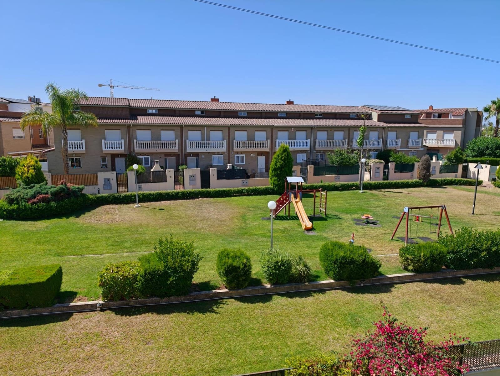 4 soverom Rekkehus til salgs i San Antonio de Benageber med svømmebasseng garasje - € 499 000 (Ref: 9910976)