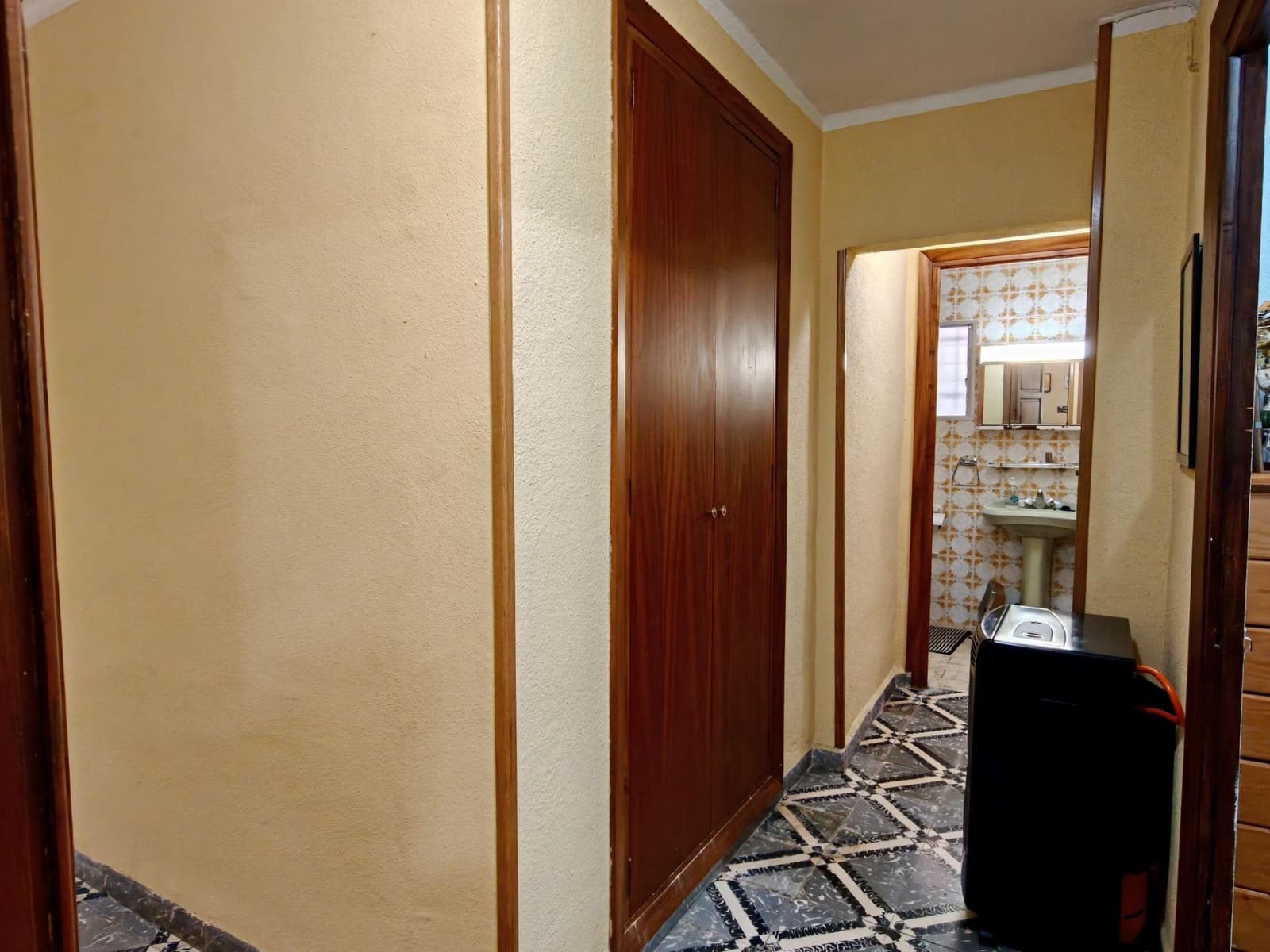 4 bedroom Villa for sale in Bunol - € 120,000 (Ref: 9939905)
