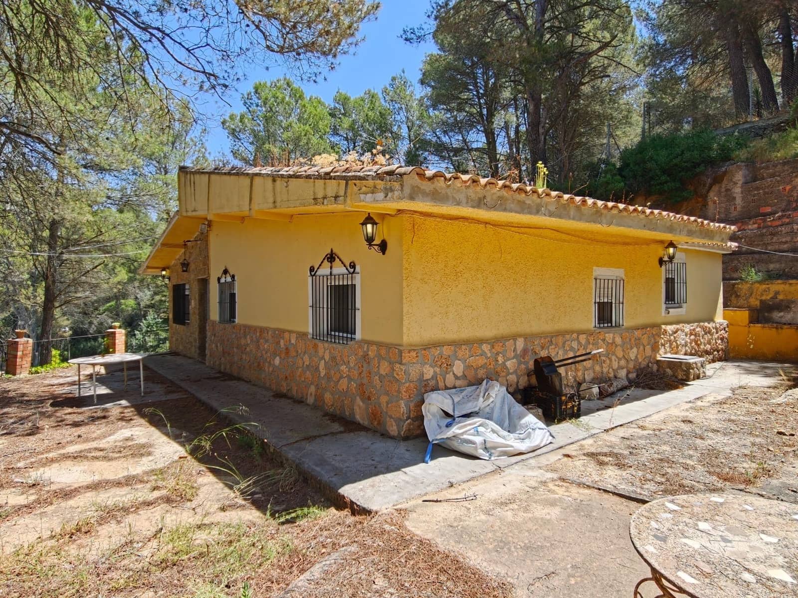 4 bedroom Villa for sale in Bunol - € 120,000 (Ref: 9939905)