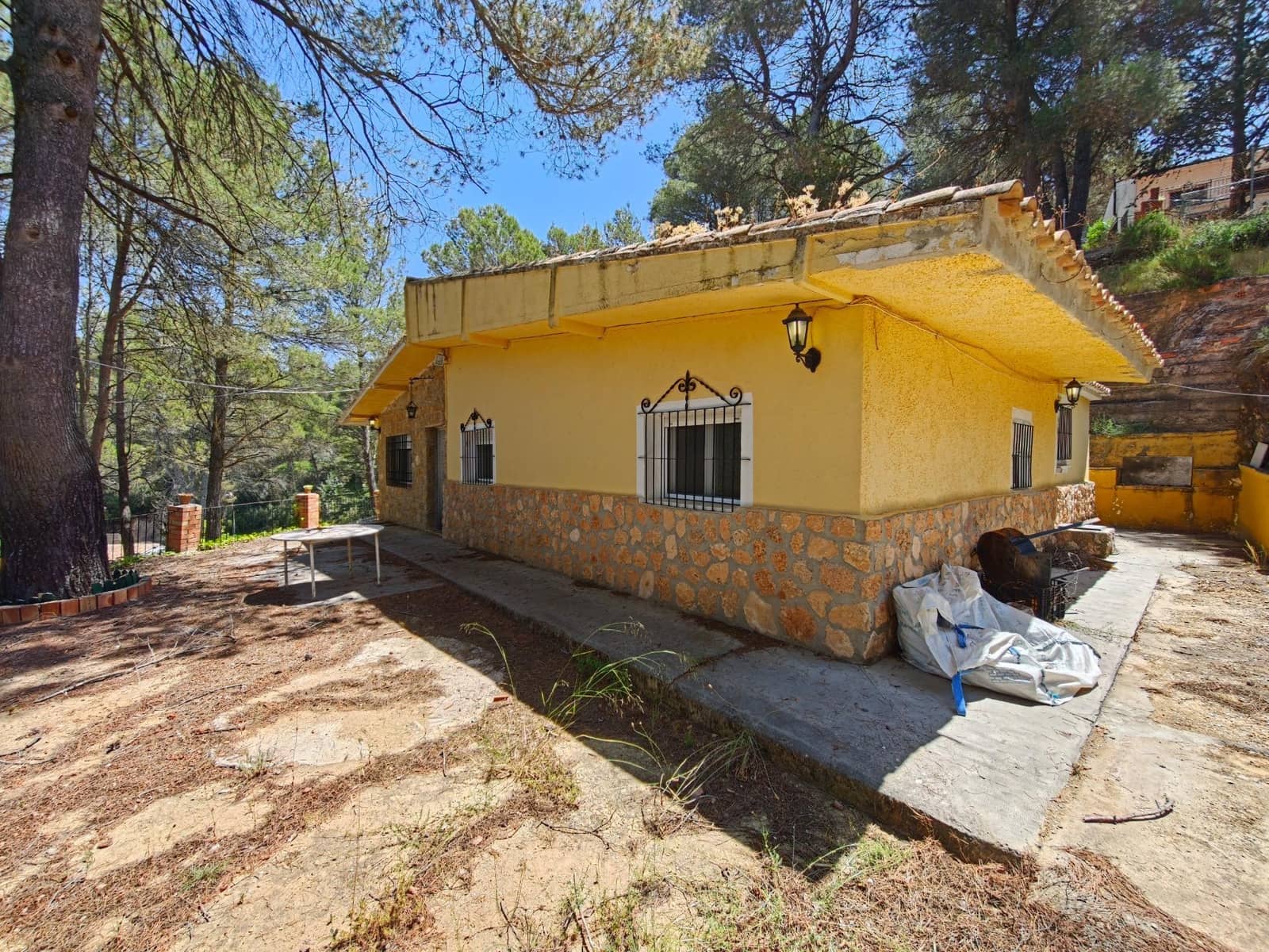 4 bedroom Villa for sale in Bunol - € 120,000 (Ref: 9939905)