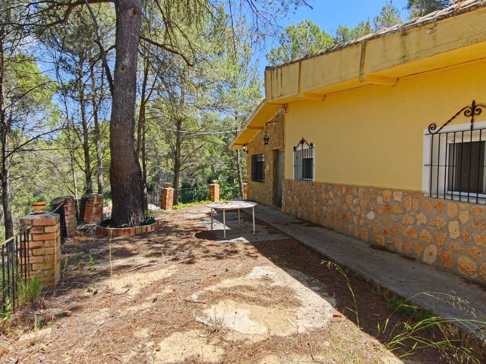 4 bedroom Villa for sale in Bunol - € 120,000 (Ref: 9939905)