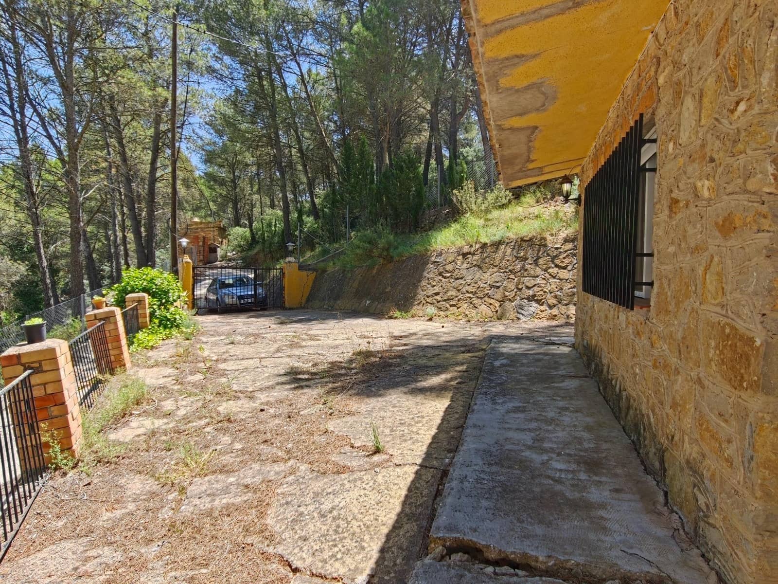 4 bedroom Villa for sale in Bunol - € 120,000 (Ref: 9939905)