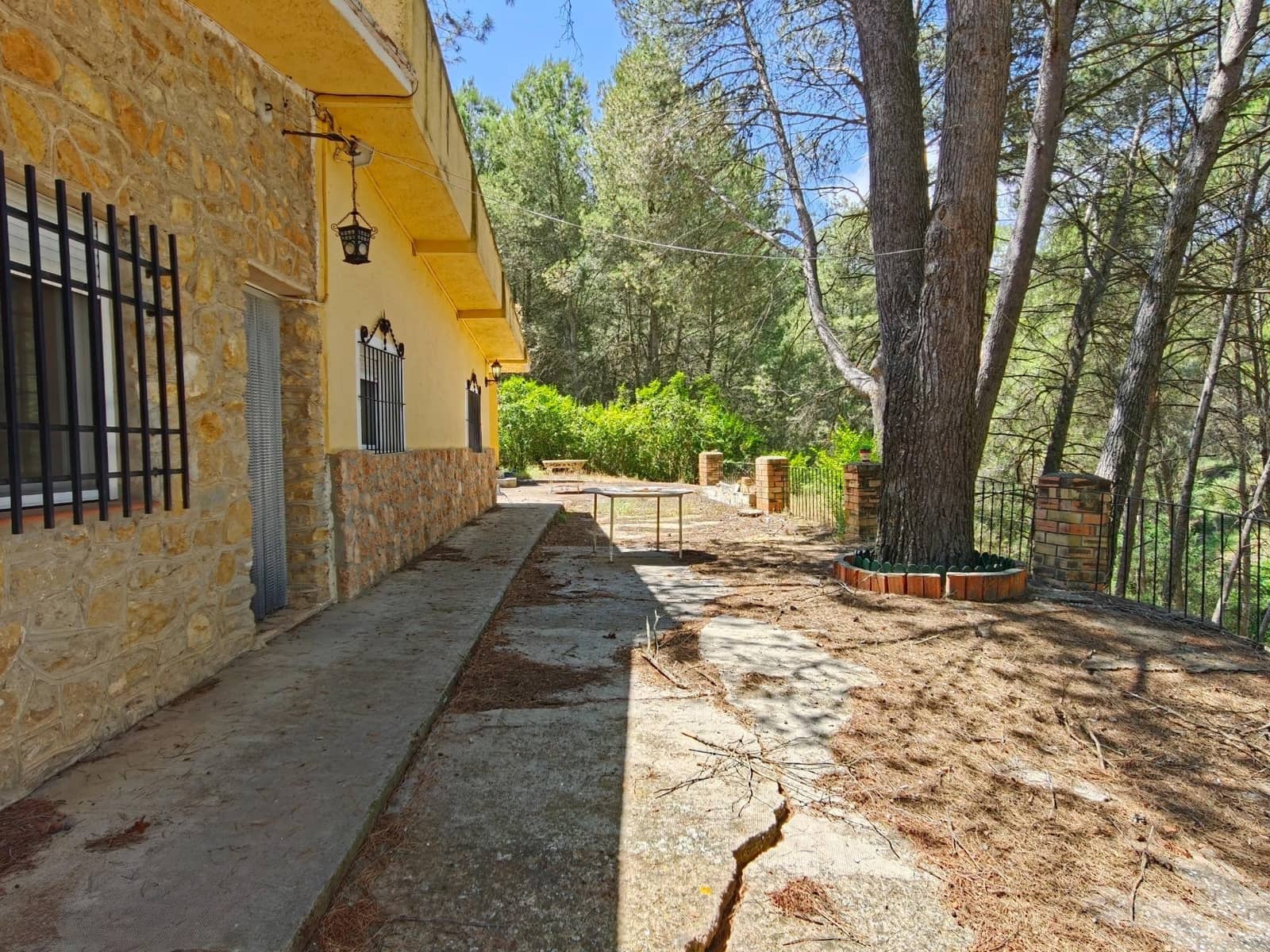 4 bedroom Villa for sale in Bunol - € 120,000 (Ref: 9939905)