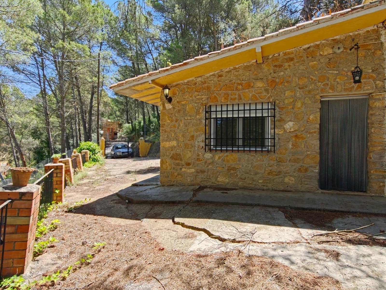 4 bedroom Villa for sale in Bunol - € 120,000 (Ref: 9939905)
