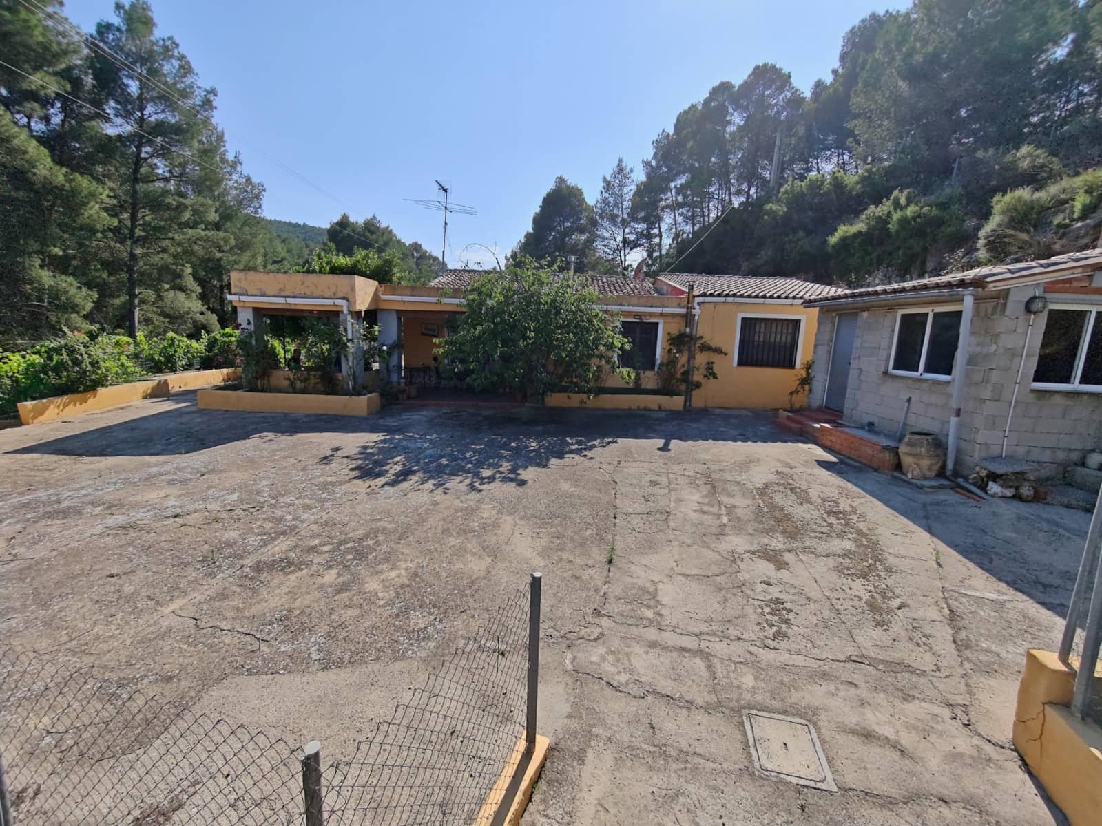 5 Zimmer Villa zu verkaufen in Yatova mit Pool - 180.000 € (Ref: 9939906)