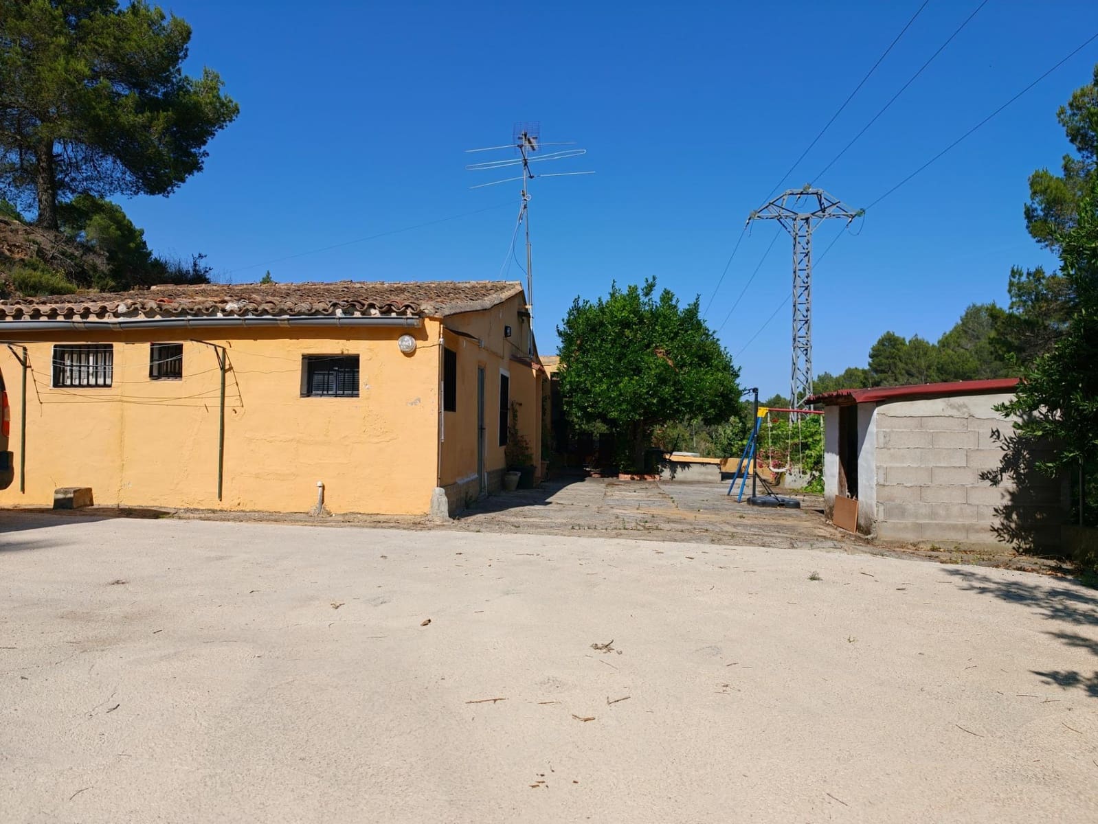5 Zimmer Villa zu verkaufen in Yatova mit Pool - 180.000 € (Ref: 9939906)