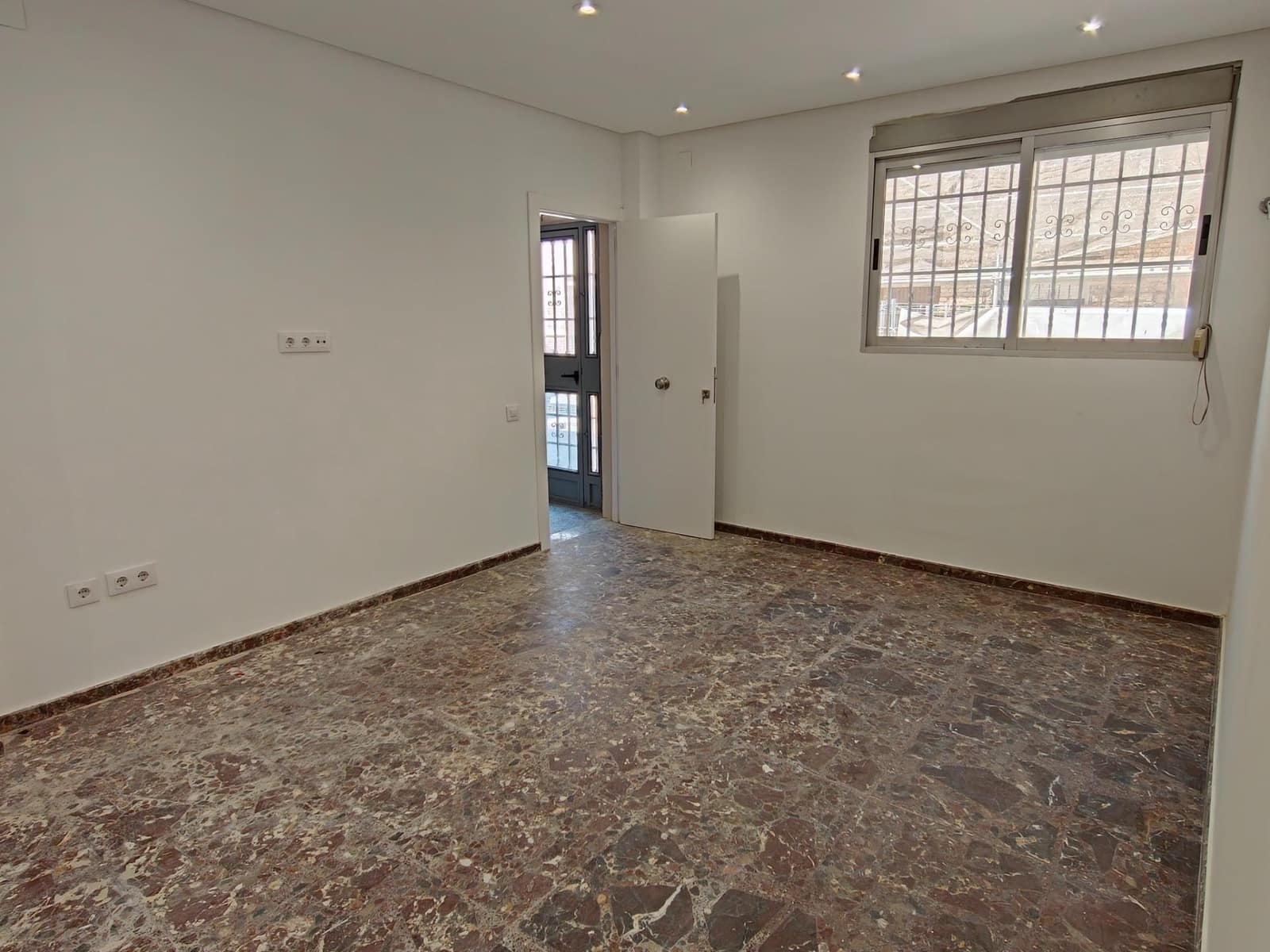 6 chambre Maison de Ville à vendre à Aldaia - 410 000 € (Ref: 9962611)