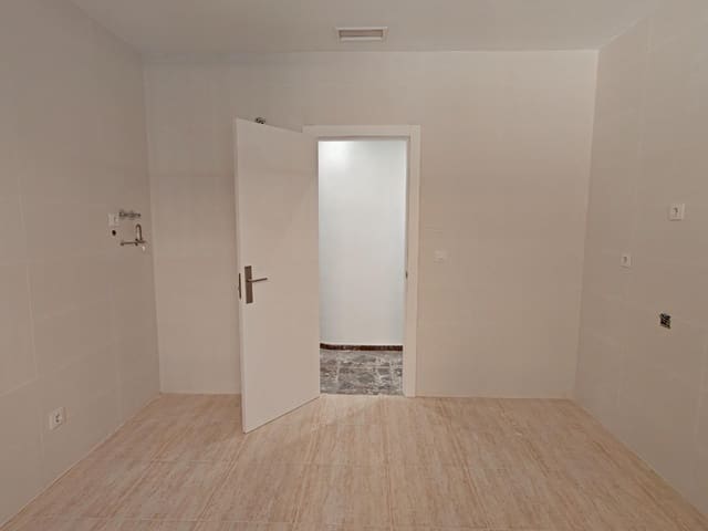 Casa de 6 habitaciones en Aldaia en venta - 410.000 € (Ref: 9962611)