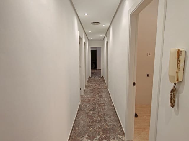 Casa de 6 habitaciones en Aldaia en venta - 410.000 € (Ref: 9962611)