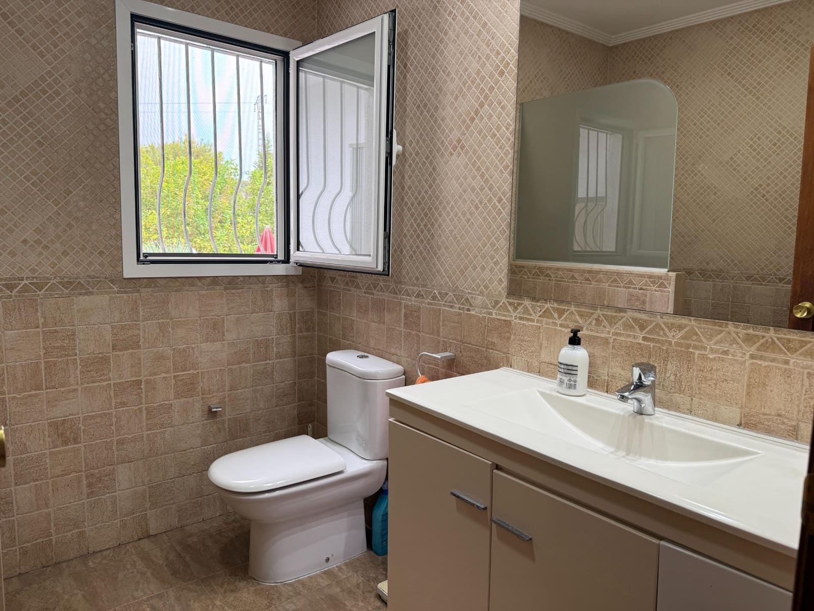 4 slaapkamer Villa te koop in Turis met zwembad garage - € 450.000 (Ref: 9979116)