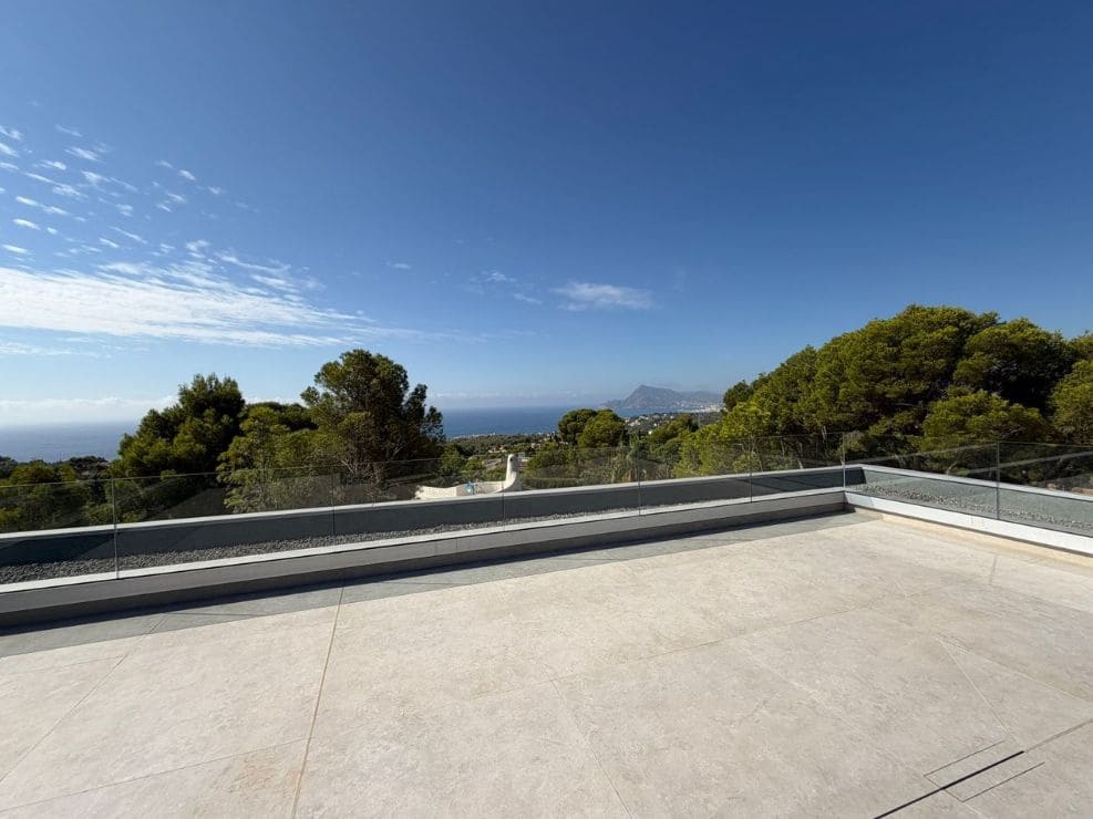 4 bedroom Villa for sale in Altea with pool garage - € 2,295,000 (Ref: 10031073)