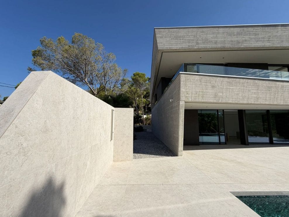 4 bedroom Villa for sale in Altea with pool garage - € 2,295,000 (Ref: 10031073)