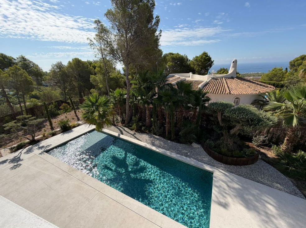 4 bedroom Villa for sale in Altea with pool garage - € 2,295,000 (Ref: 10031073)