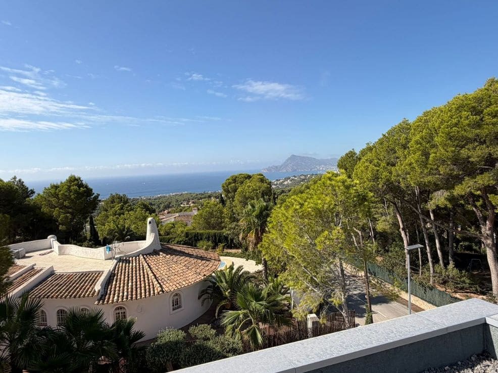 4 bedroom Villa for sale in Altea with pool garage - € 2,295,000 (Ref: 10031073)