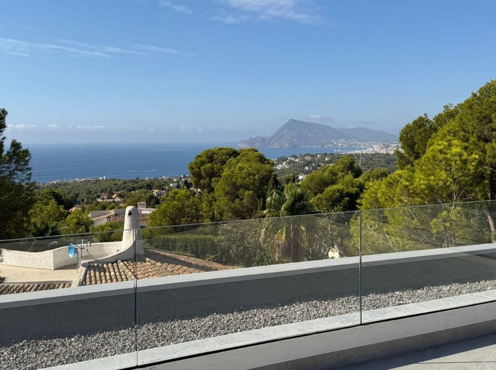 4 bedroom Villa for sale in Altea with pool garage - € 2,295,000 (Ref: 10031073)