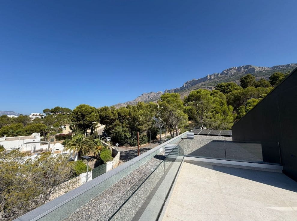 4 bedroom Villa for sale in Altea with pool garage - € 2,295,000 (Ref: 10031073)