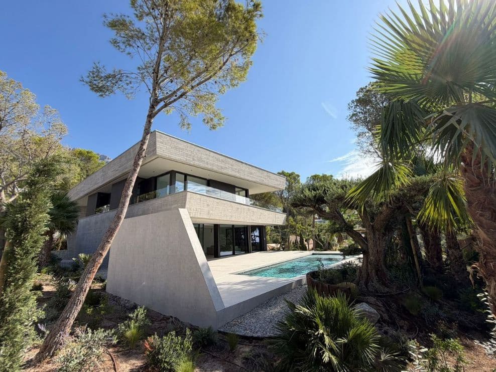 4 bedroom Villa for sale in Altea with pool garage - € 2,295,000 (Ref: 10031073)