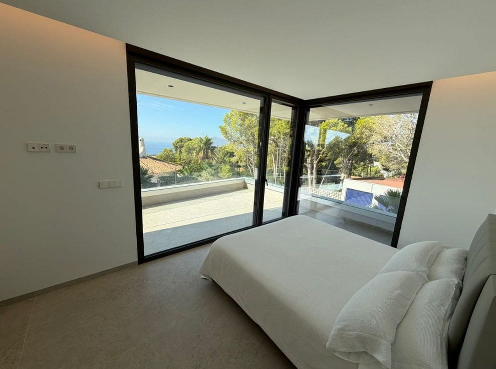 4 bedroom Villa for sale in Altea with pool garage - € 2,295,000 (Ref: 10031073)