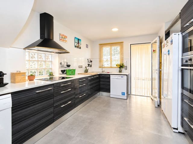 Chalet de 4 habitaciones en Cometa - Carrió, Calpe / Calp en venta con piscina - 695.000 € (Ref: 10094642)