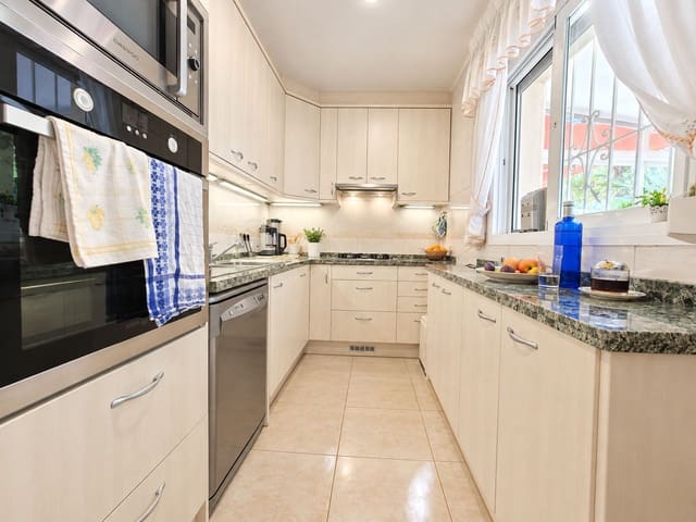 3 quarto Moradia para venda em Canuta, Calpe / Calp com piscina garagem - 650 000 € (Ref: 10095776)