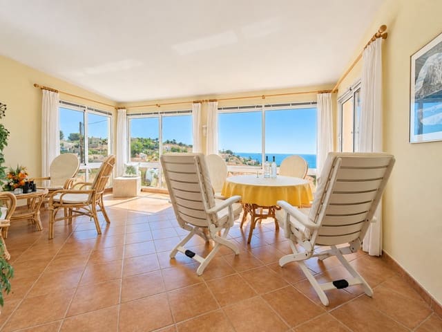 3 quarto Moradia para venda em Canuta, Calpe / Calp com piscina garagem - 650 000 € (Ref: 10095776)